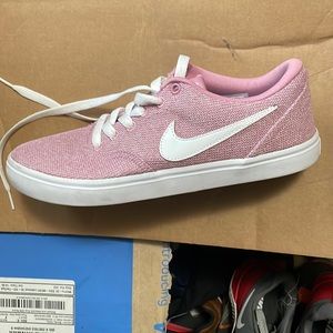 Womens Nike shoes!